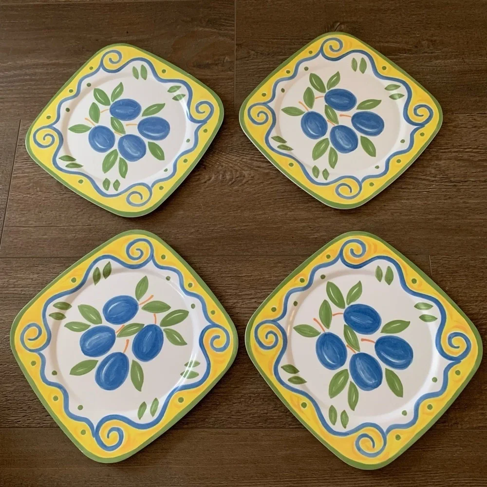 Melamine dinner plates of 4